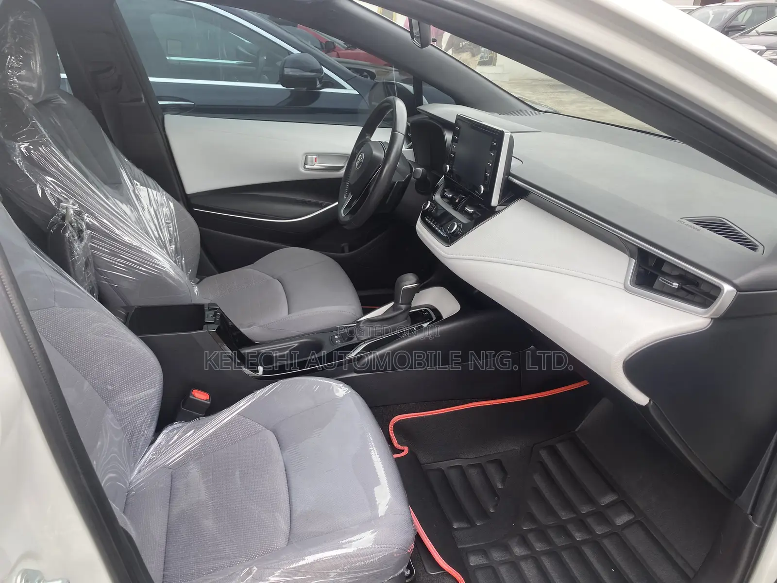 Toyota Corolla SE 2021 White