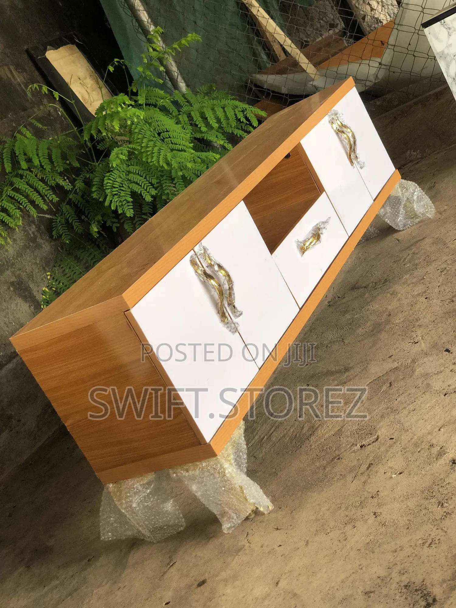 Swift Tv Stand