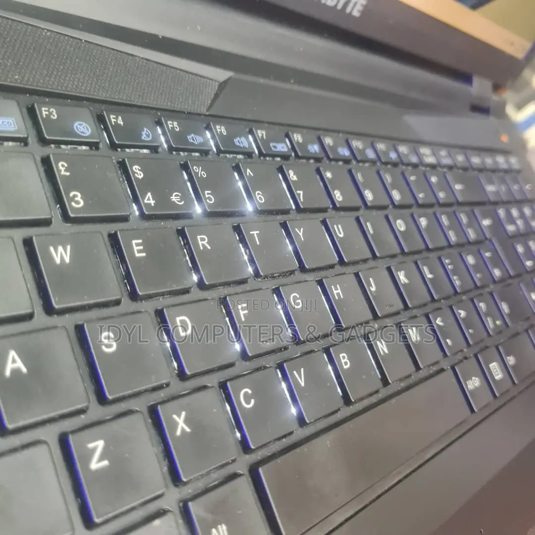 Laptop Gigabyte AORUS 17G 16GB Intel Core I5 HDD 1T