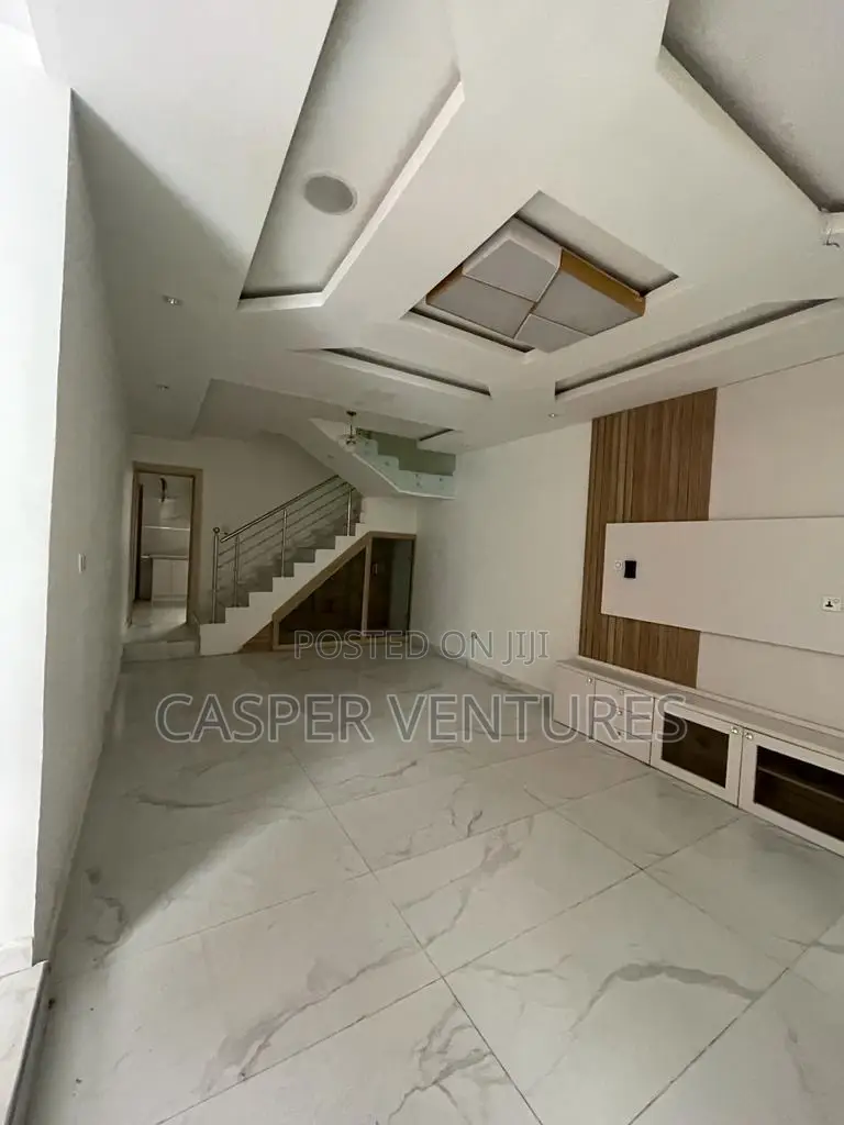 5bdrm Duplex in Salem, Ikate for rent