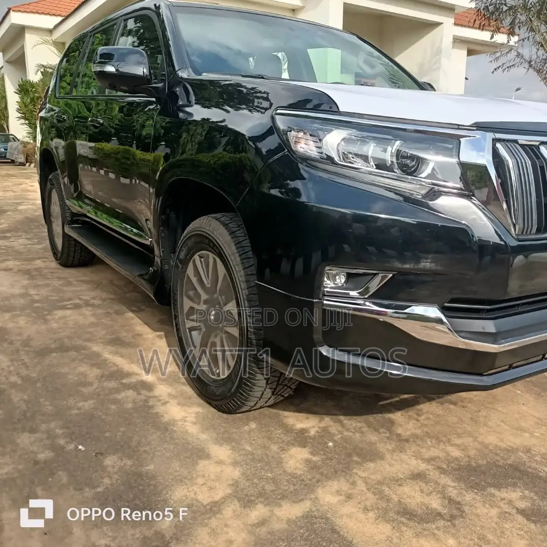 Toyota Land Cruiser Prado 2022 Black