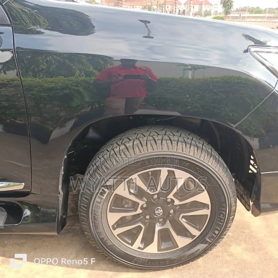 Toyota Land Cruiser Prado 2022 Black