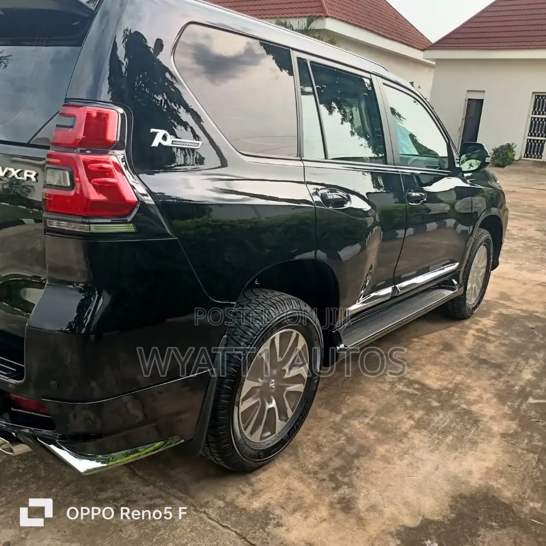 Toyota Land Cruiser Prado 2022 Black
