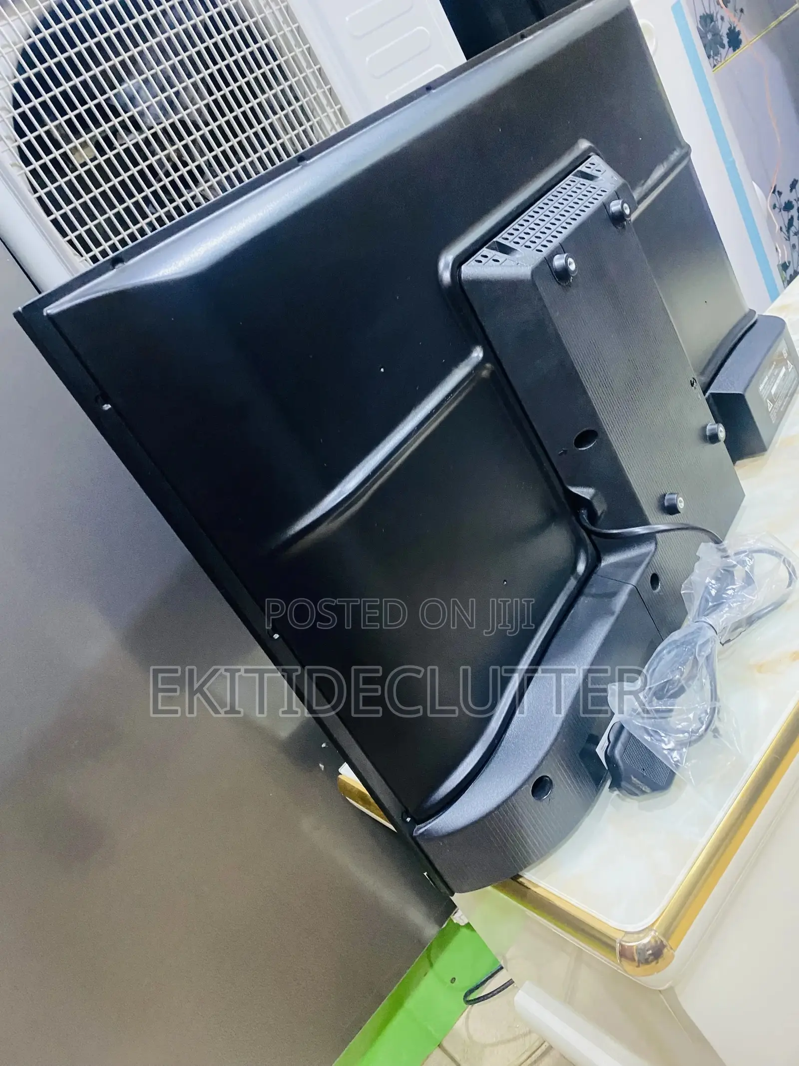 Barely Used Hisense 32” Led TV