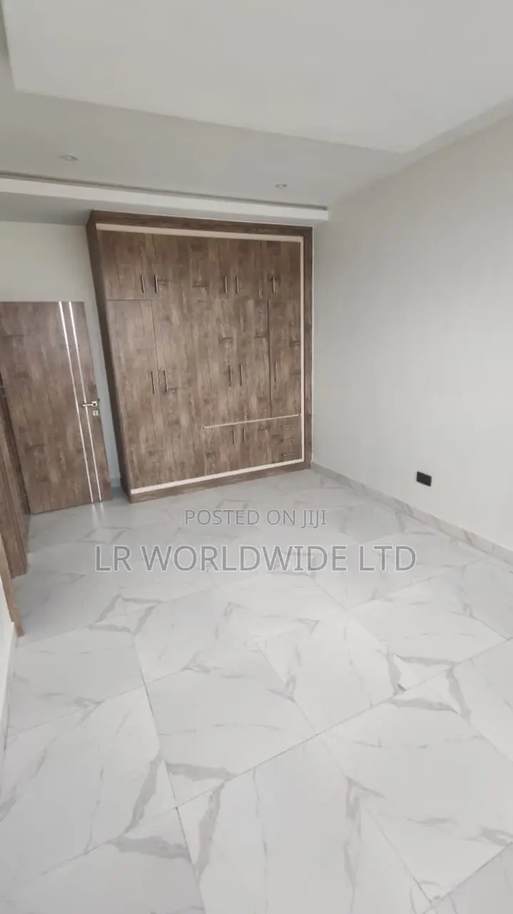 5bdrm Duplex in Lokogoma for sale