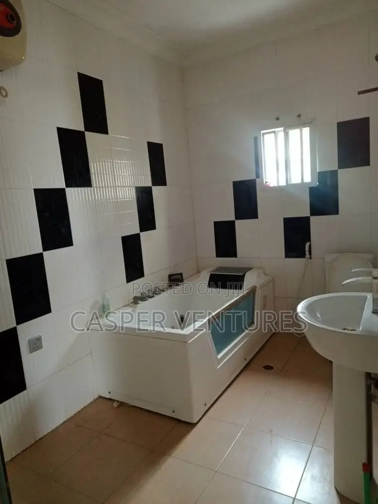 1bdrm Apartment in Chevron for rent