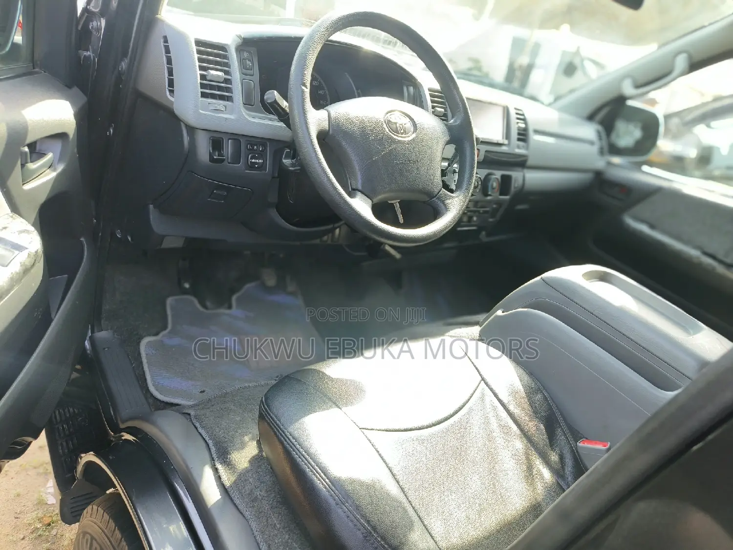 Toyota HiAce 2013 Black