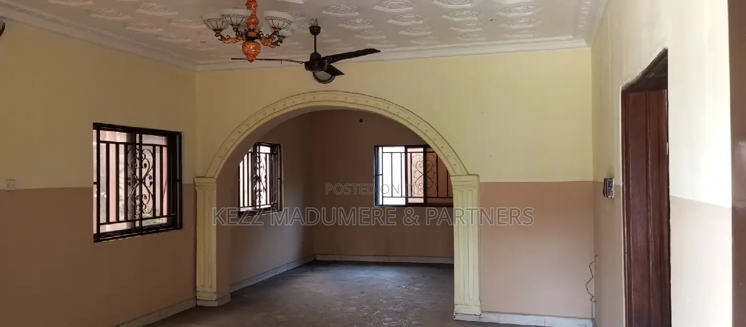 8bdrm Duplex in Ogbaita Woji , Port for sale