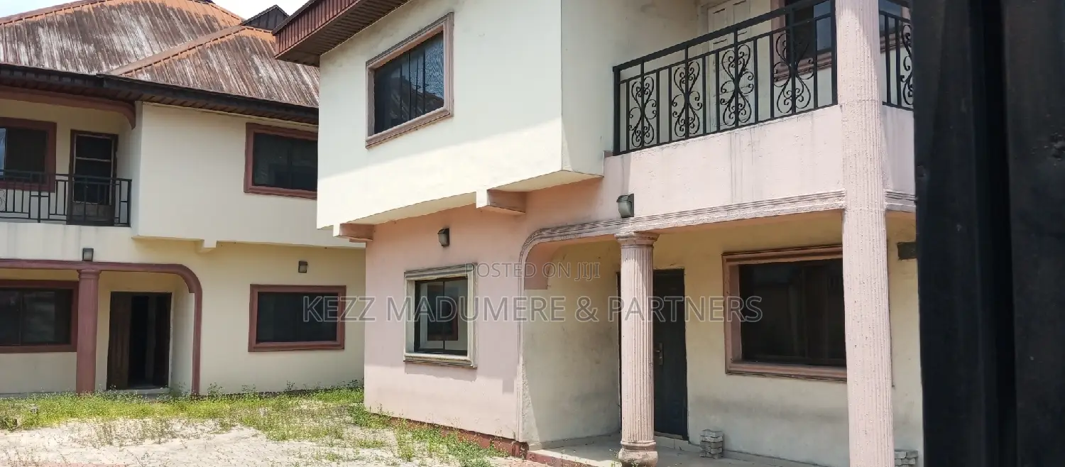 8bdrm Duplex in Ogbaita Woji , Port for sale