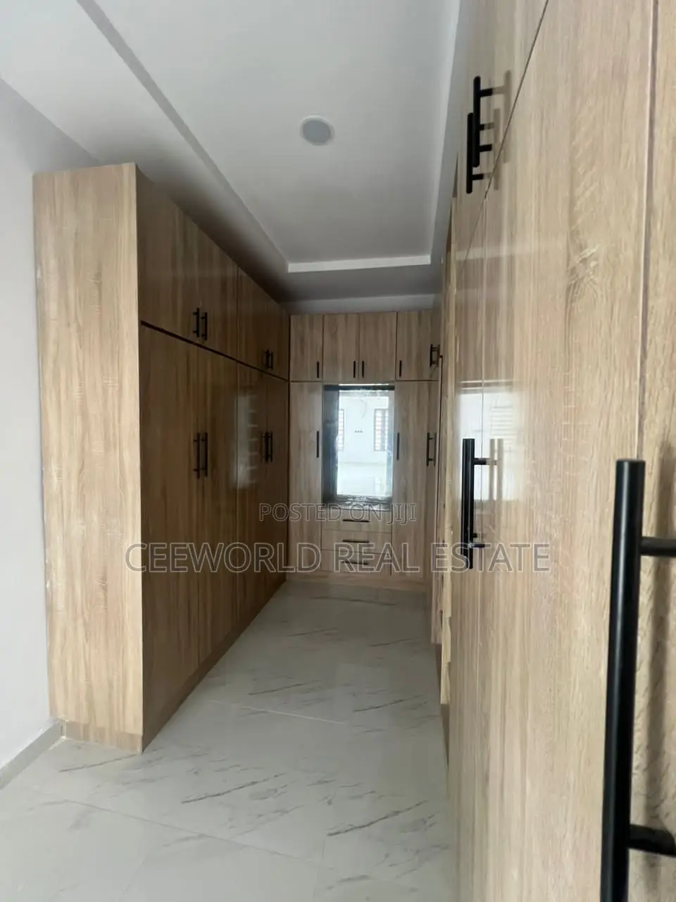 5bdrm Duplex in Oluyole Estate for sale