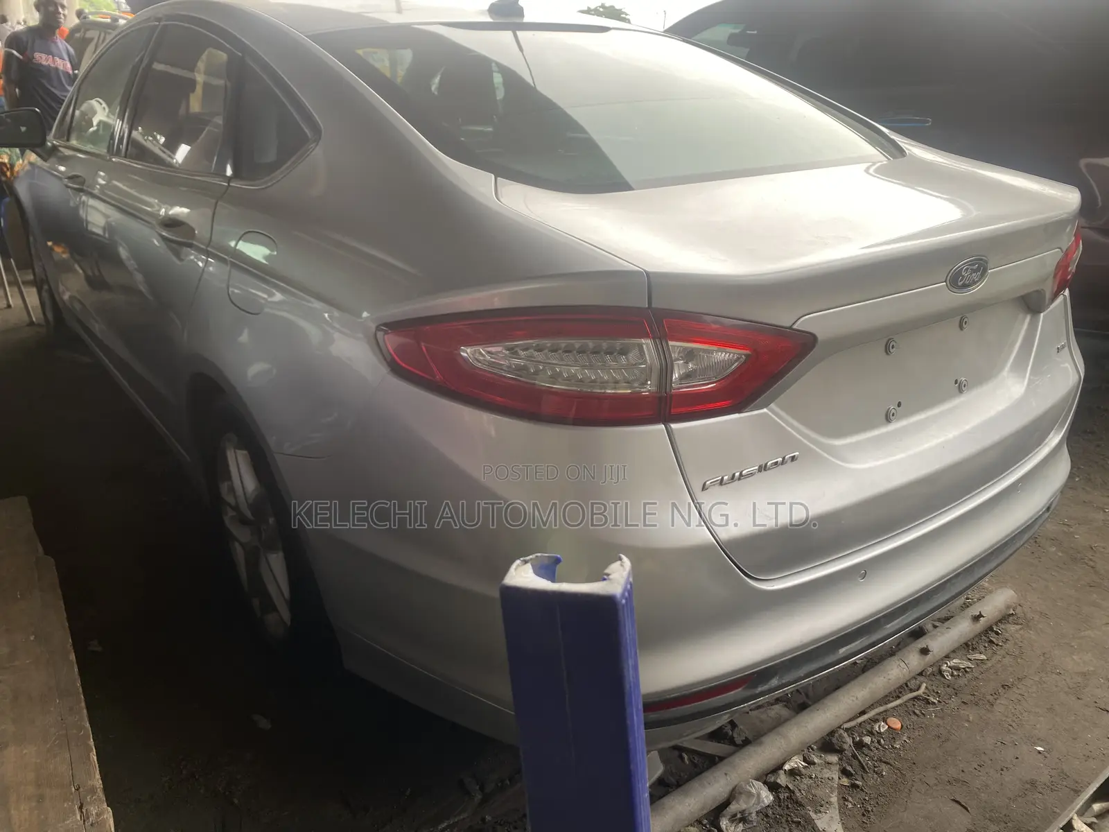 Ford Focus SE Sedan FWD (2.0L 4cyl 5M) 2013 Silver
