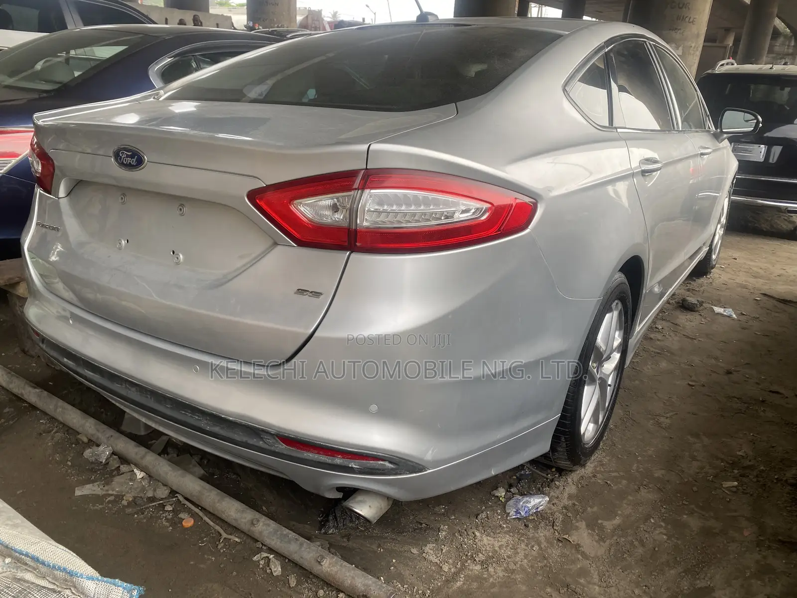 Ford Focus SE Sedan FWD (2.0L 4cyl 5M) 2013 Silver