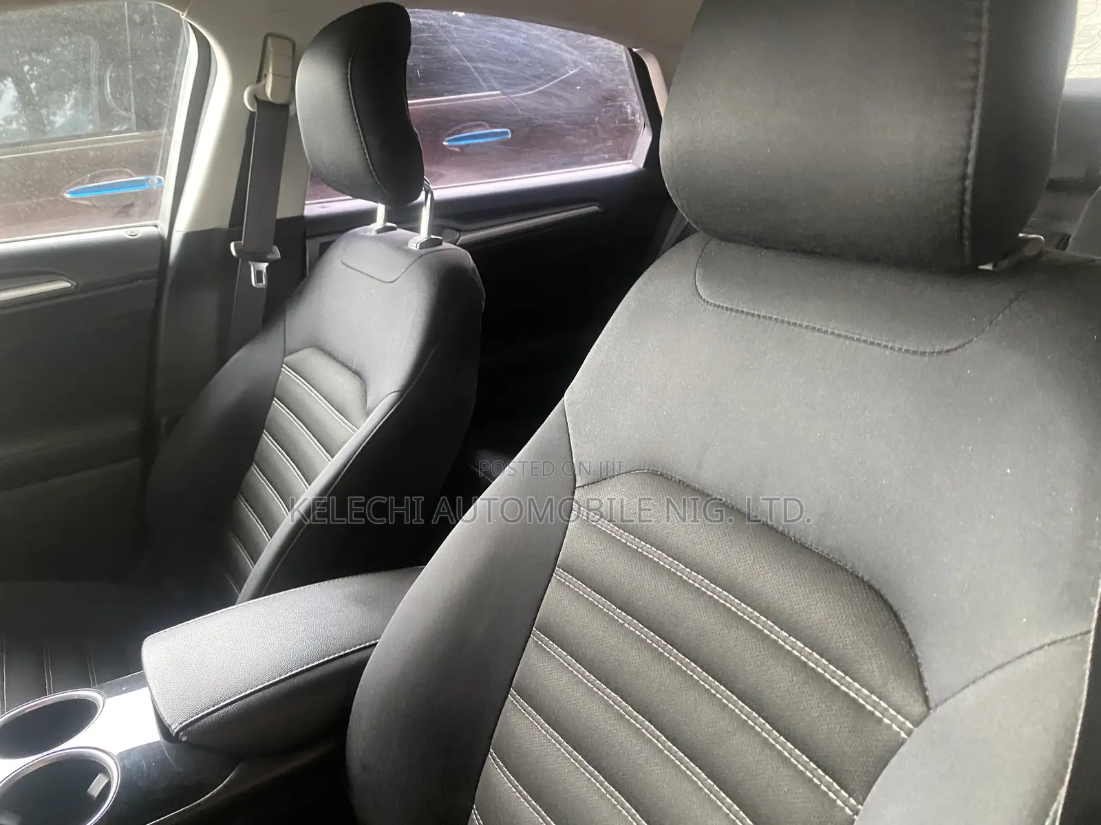 Ford Focus SE Sedan FWD (2.0L 4cyl 5M) 2013 Silver