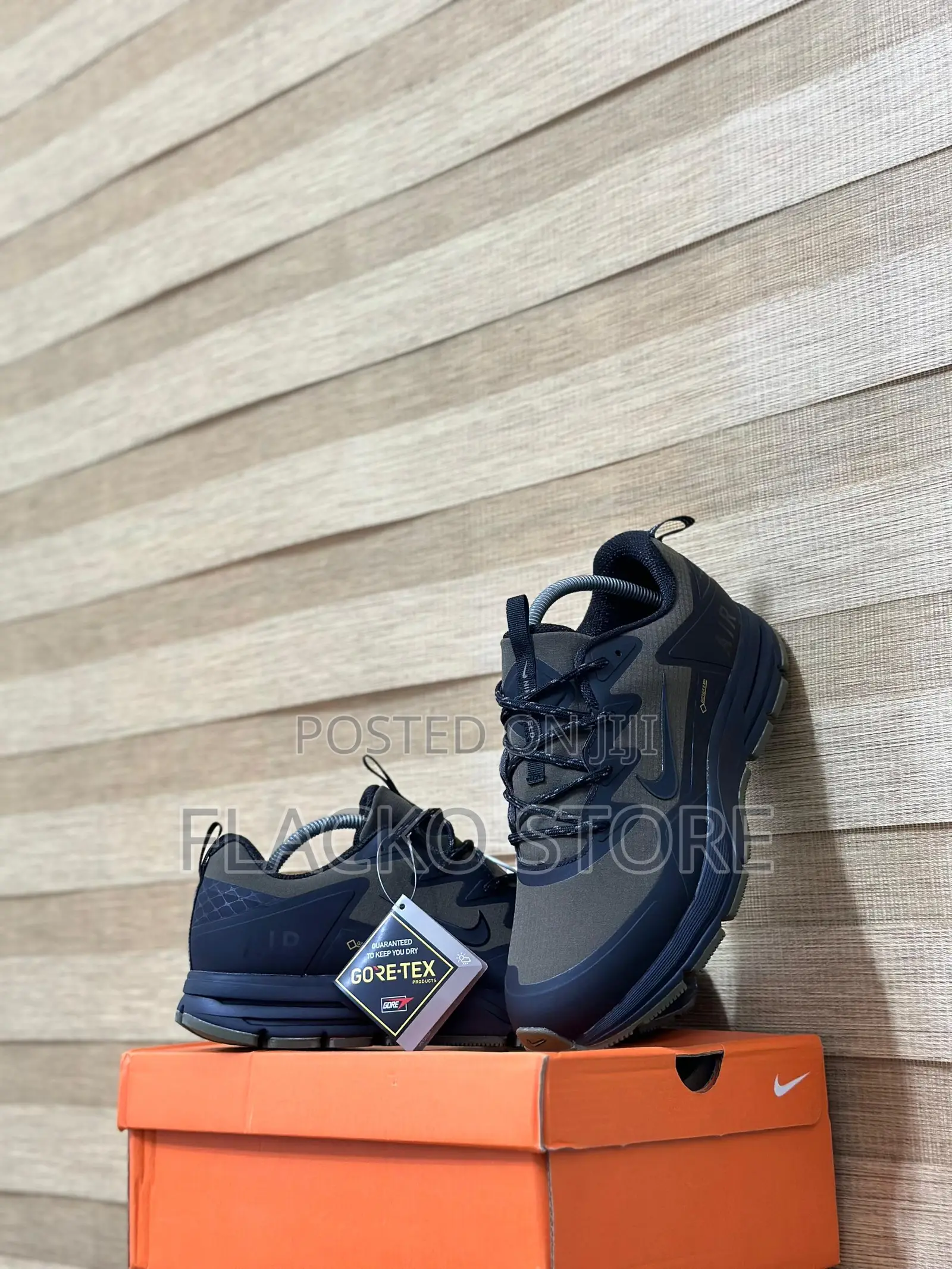 Original Nike Air Zoom Gore-Tex Sneakers
