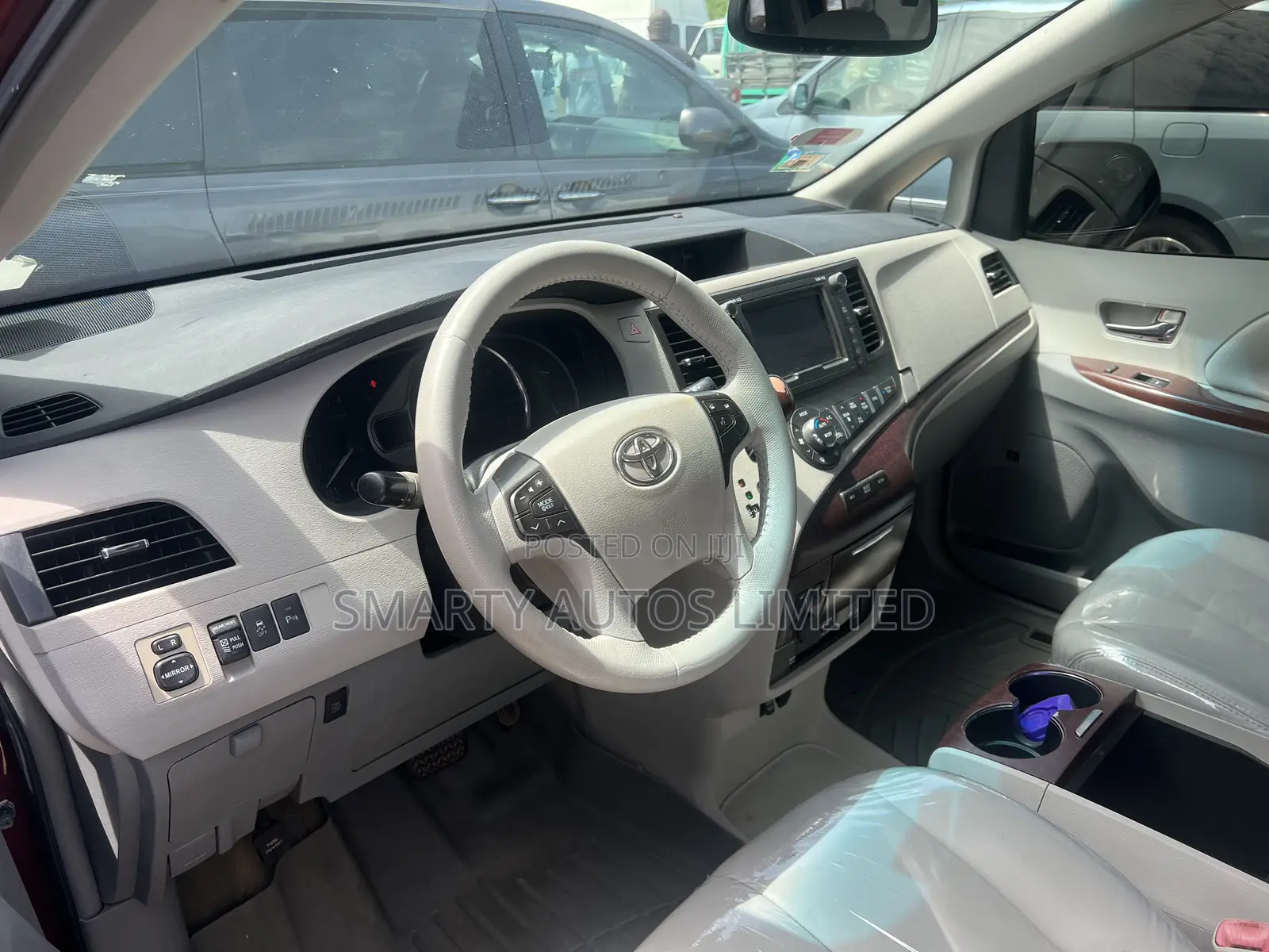Toyota Sienna 2013 Red