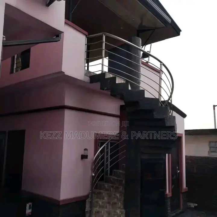 4bdrm Duplex in Golf Estate , Dr for sale