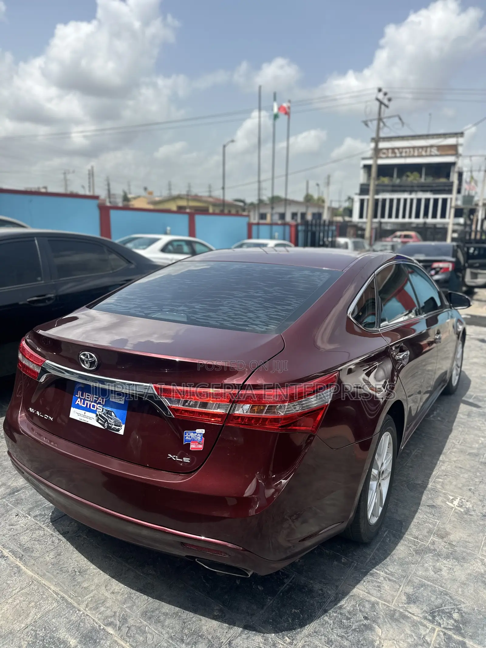 Toyota Avalon XLE Premium Sedan FWD (3.5L 6cyl 6A) 2013 Burgundy