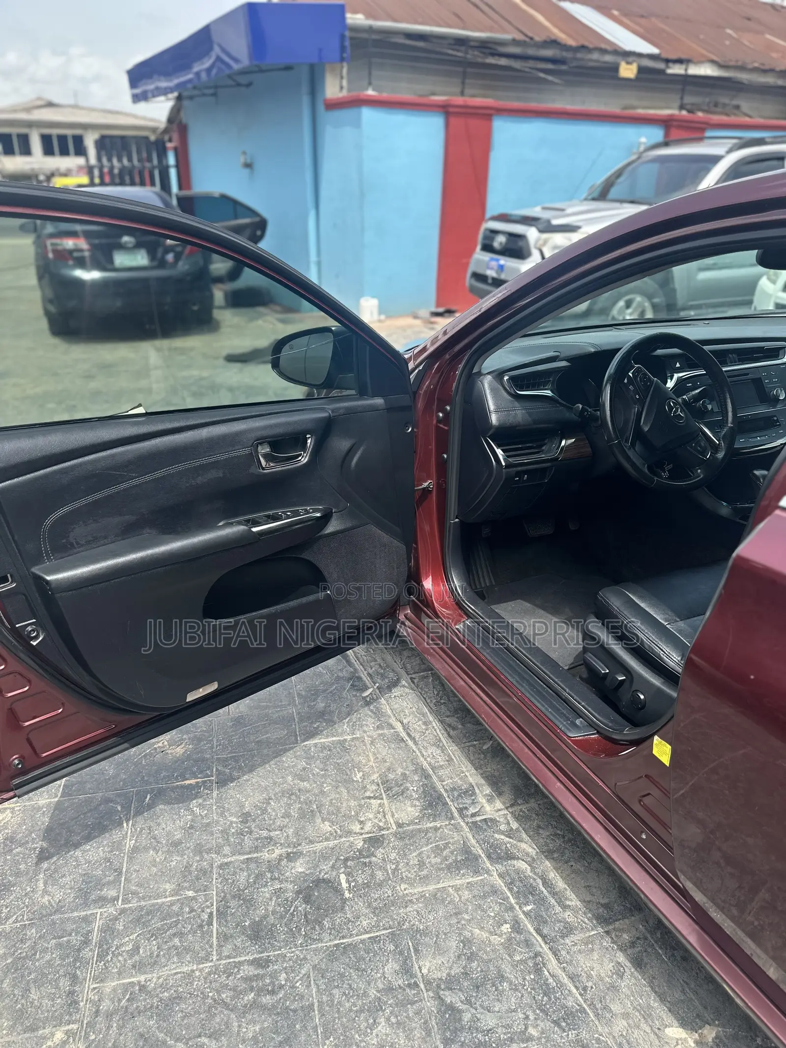 Toyota Avalon XLE Premium Sedan FWD (3.5L 6cyl 6A) 2013 Burgundy