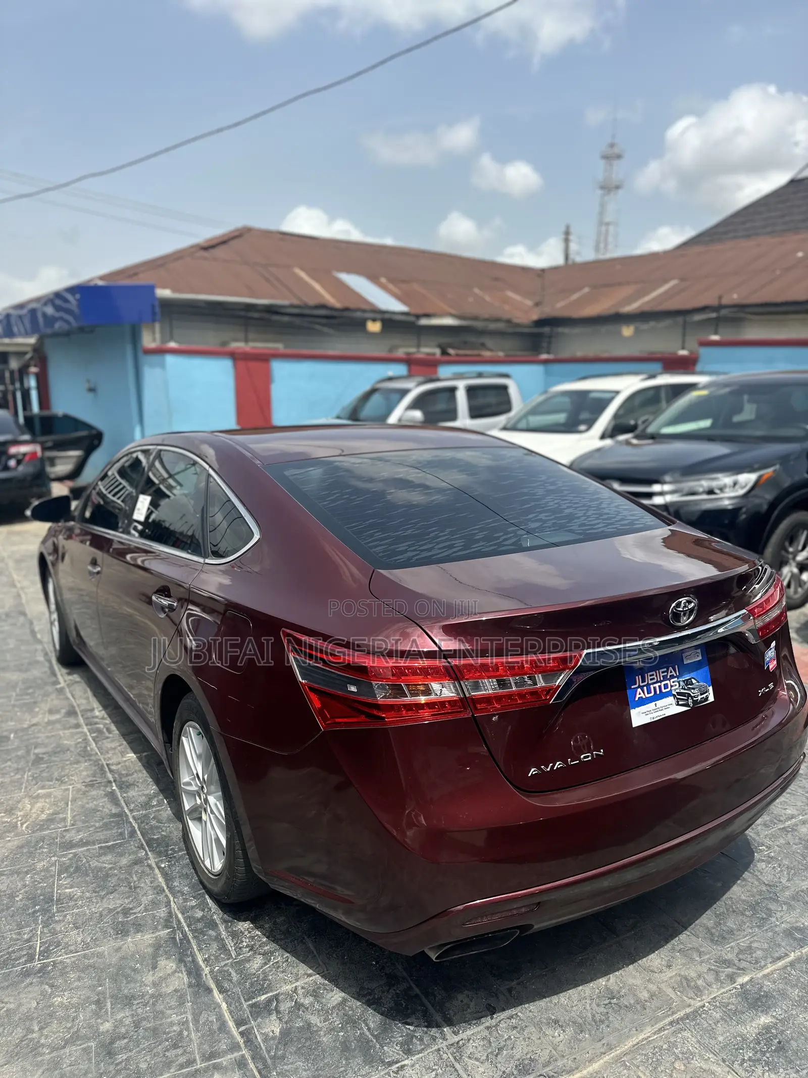 Toyota Avalon XLE Premium Sedan FWD (3.5L 6cyl 6A) 2013 Burgundy