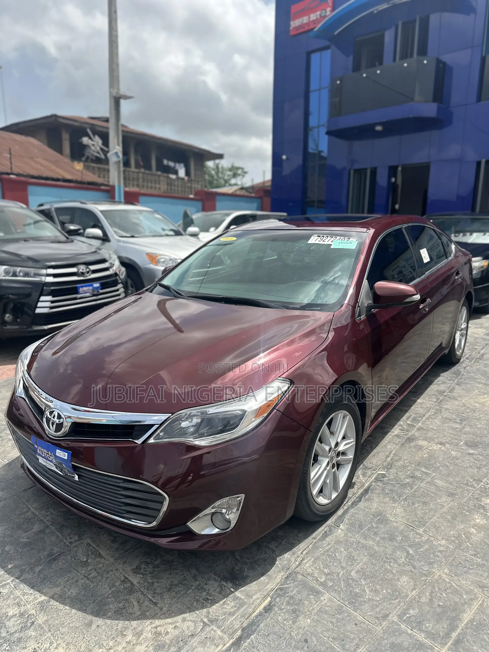 Toyota Avalon XLE Premium Sedan FWD (3.5L 6cyl 6A) 2013 Burgundy