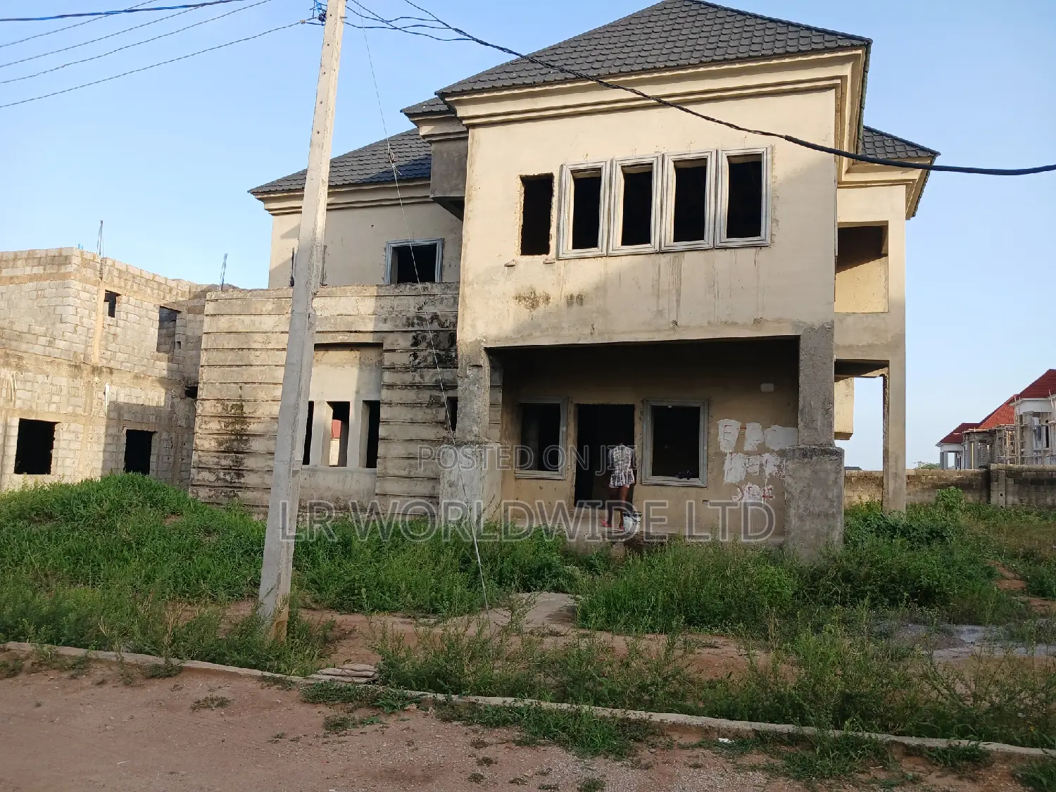 5bdrm Duplex in Lugbe District for sale