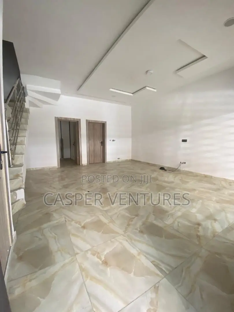 4bdrm Duplex in Vgc for rent