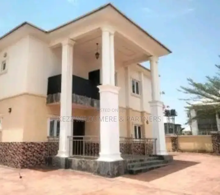 4bdrm Duplex in Inside A Gated for sale
