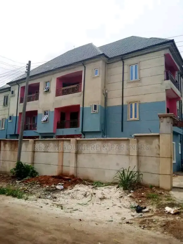 6bdrm Block of Flats in Ihiagwa , Owerri for sale