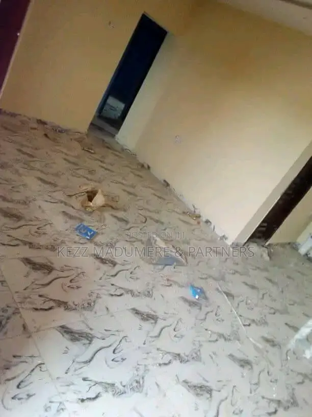 6bdrm Block of Flats in Ihiagwa , Owerri for sale