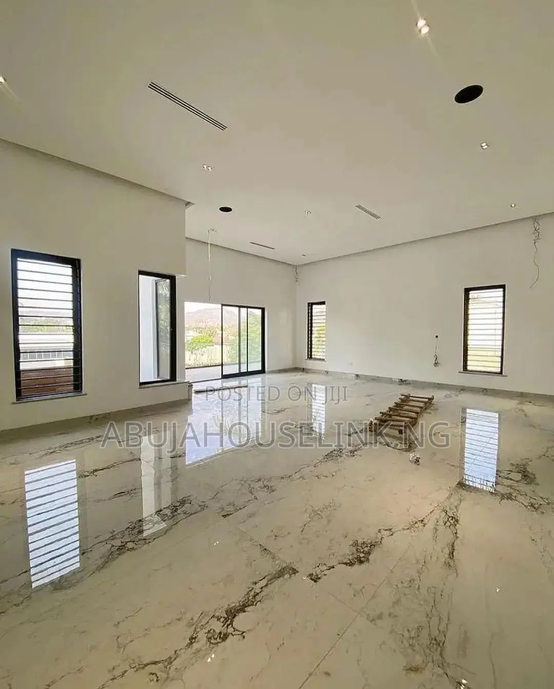 7bdrm Mansion in Maitama Main Abuja for sale