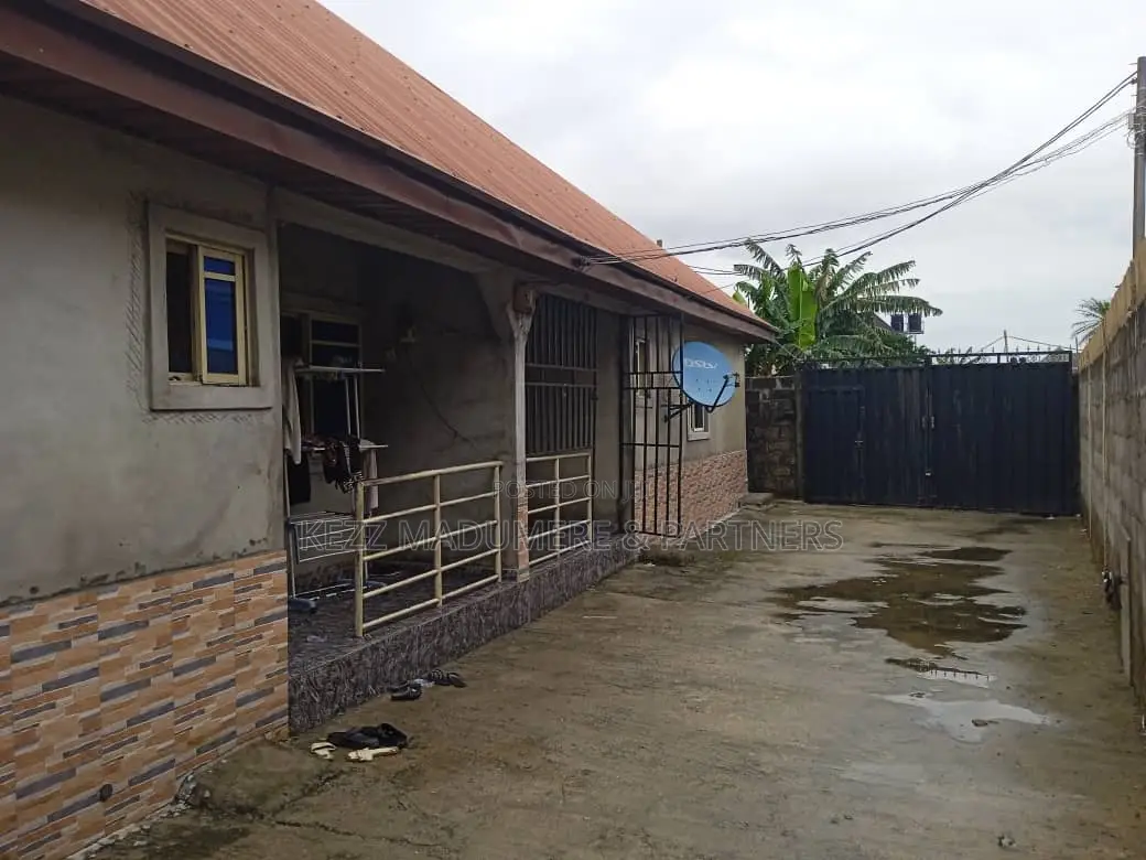 6bdrm Block of Flats in Rumuaghulu , Port, Rumuahalu for sale