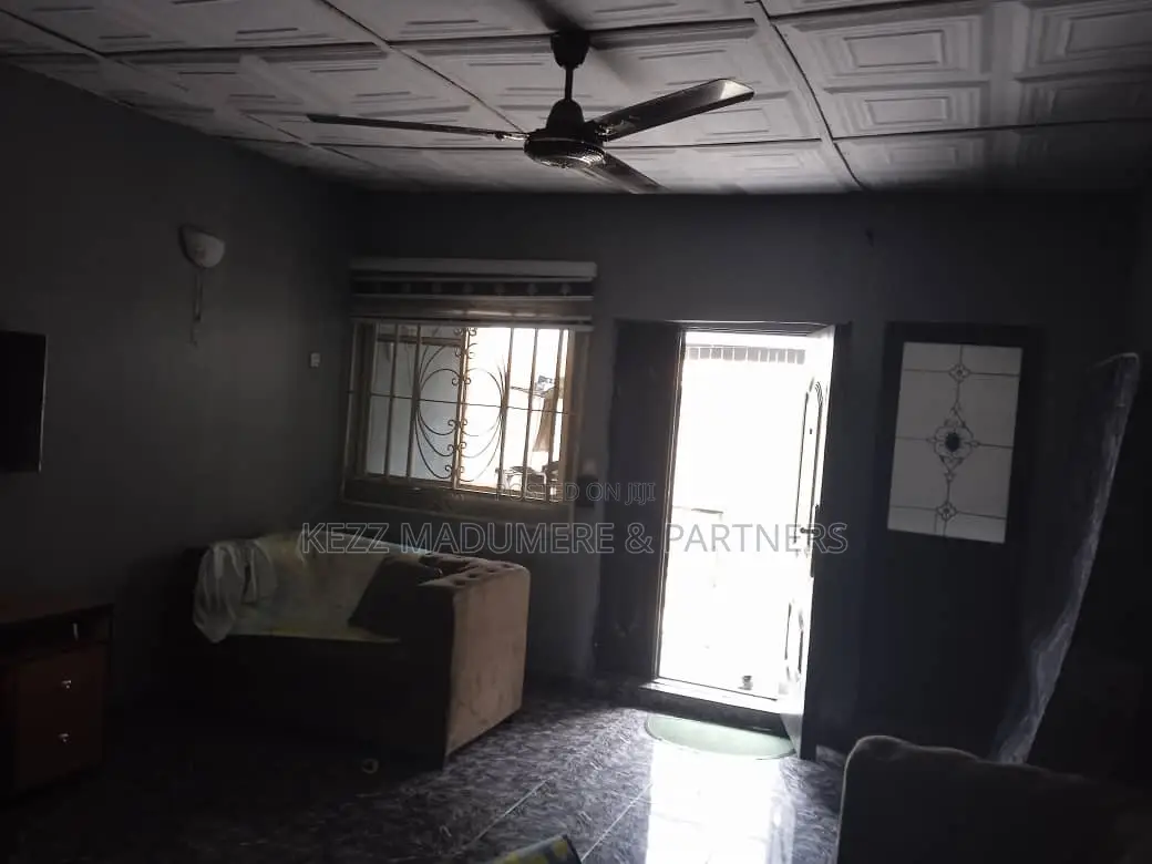 6bdrm Block of Flats in Rumuaghulu , Port, Rumuahalu for sale