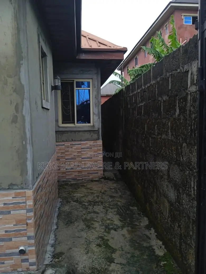 6bdrm Block of Flats in Rumuaghulu , Port, Rumuahalu for sale