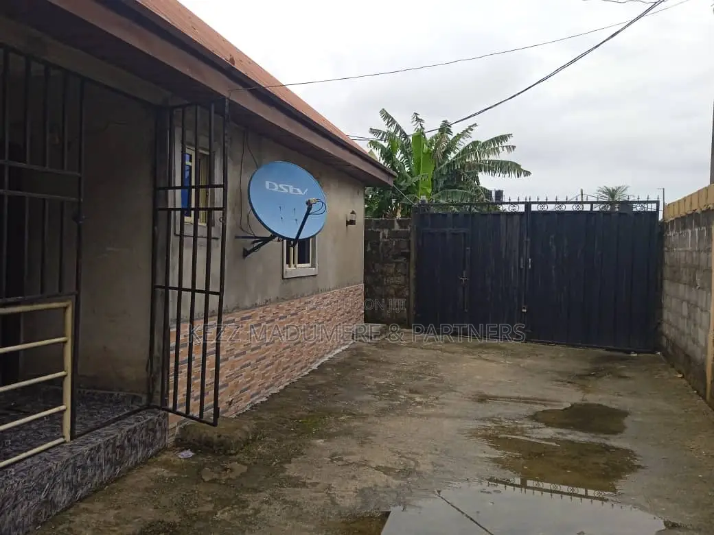 6bdrm Block of Flats in Rumuaghulu , Port, Rumuahalu for sale