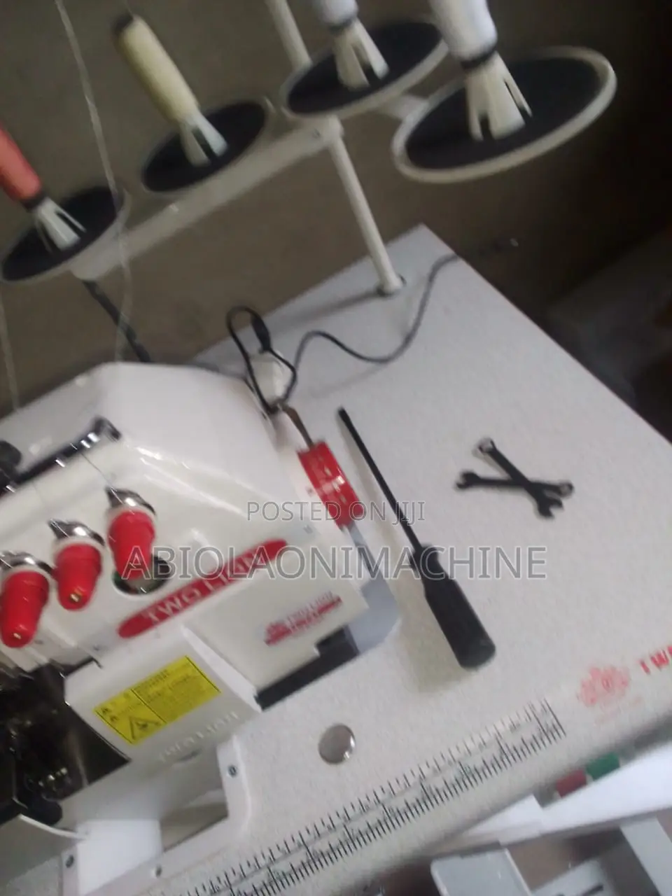 Two Lion Four Thread Industrial Weaving Machine Overlock 747