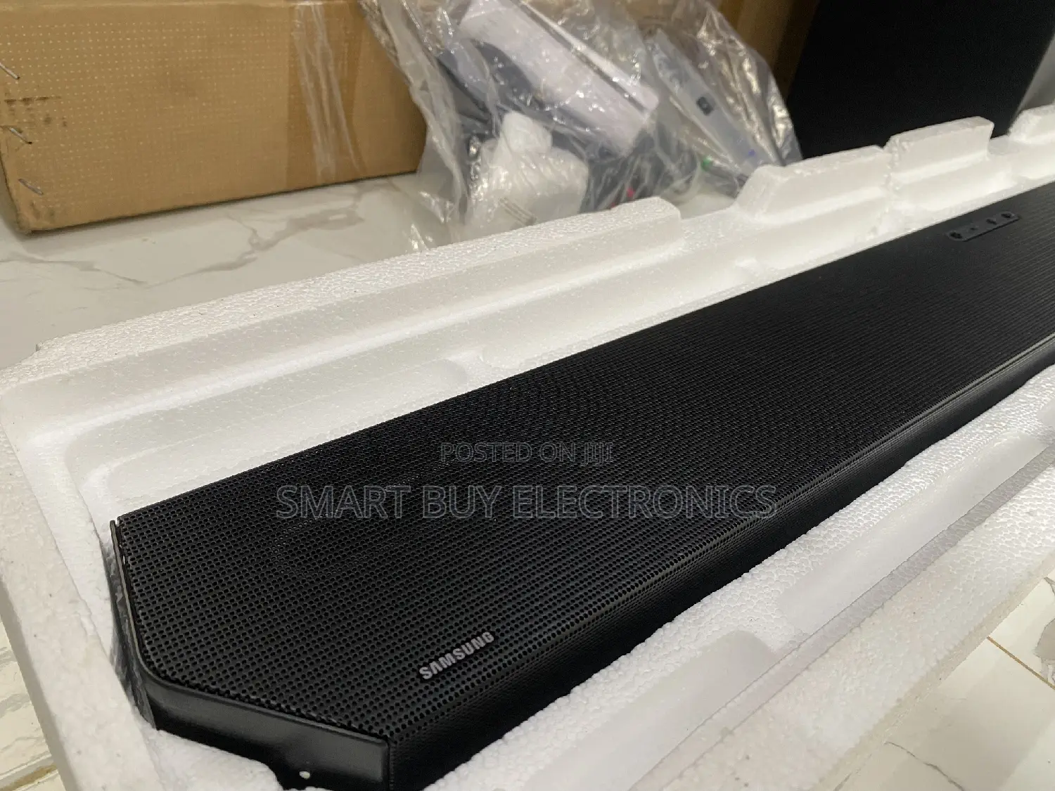 Samsung Q-Series Soundbar HW-Q600B 3.1.2ch. With Q-Symphony