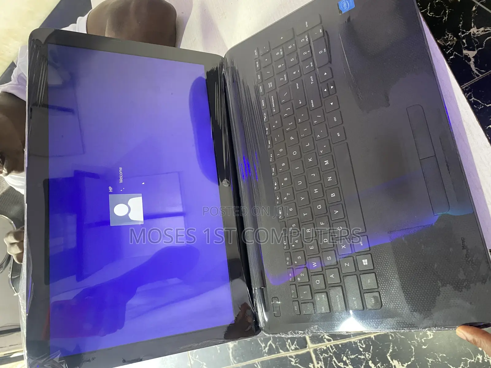 New Laptop HP 4GB Intel SSD 256GB