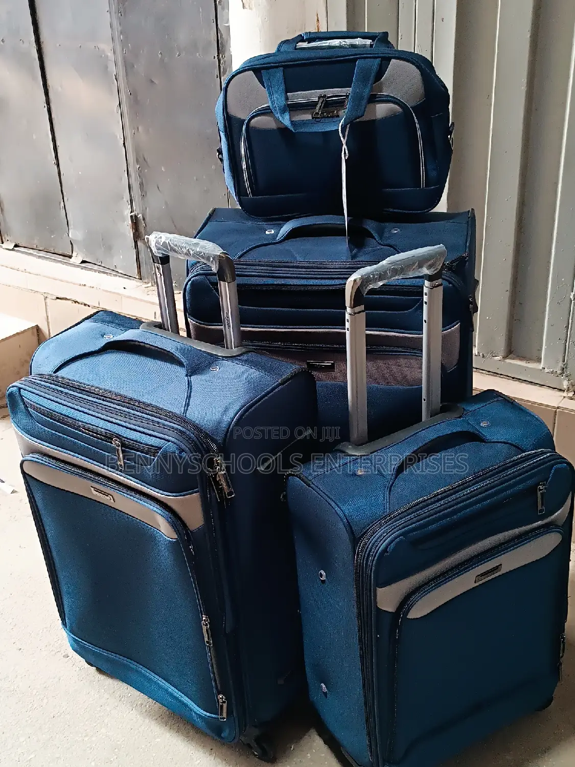 Set of 4 Navy Blue Travelling Luggage Boxes