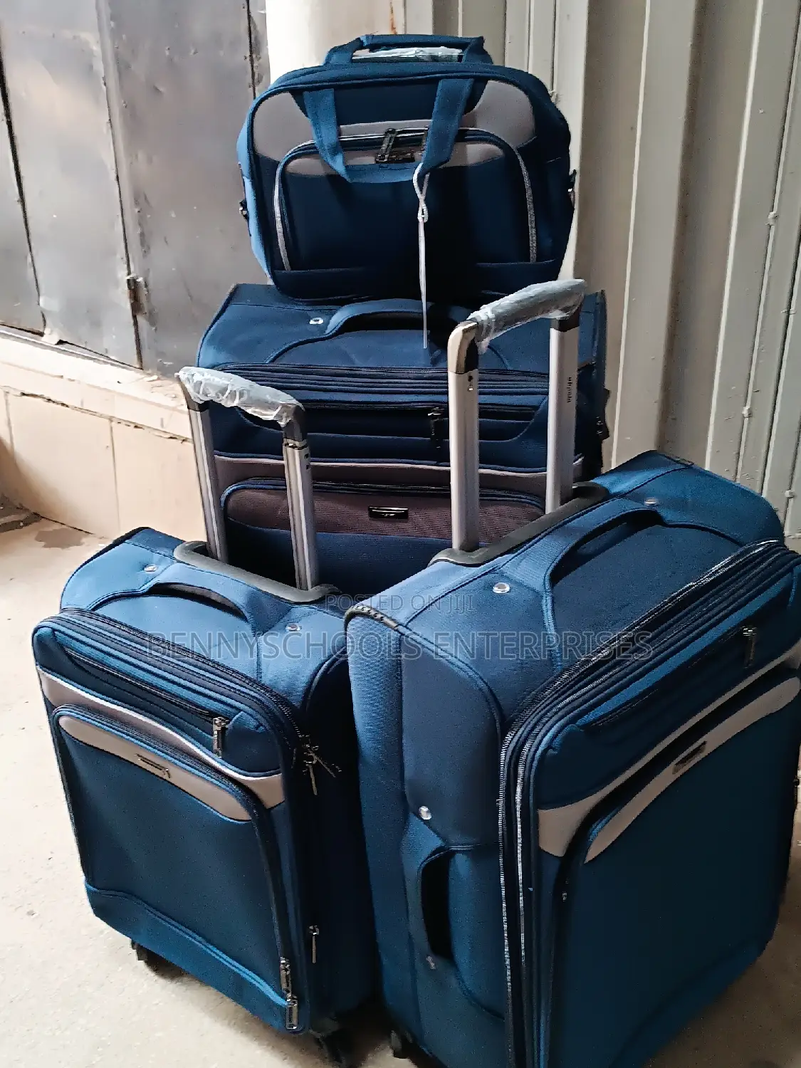 Set of 4 Navy Blue Travelling Luggage Boxes