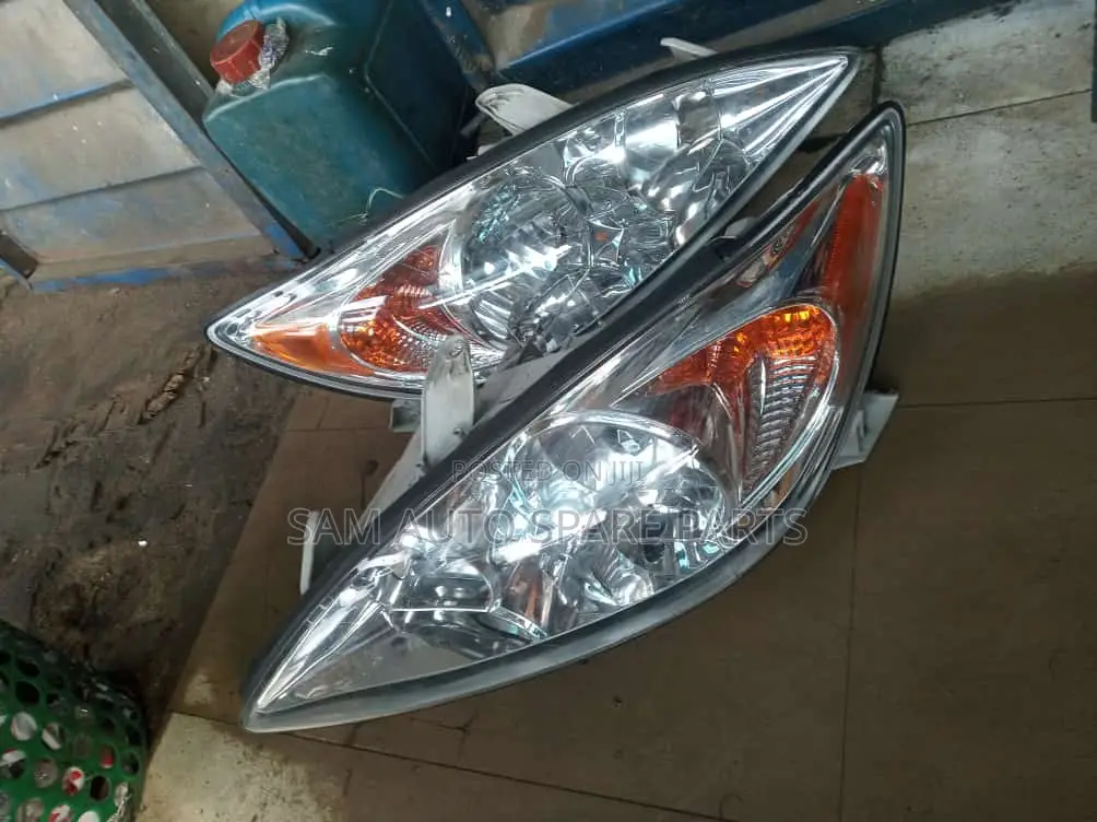 Toyota Camry Head Lamp 2003 the Two Side