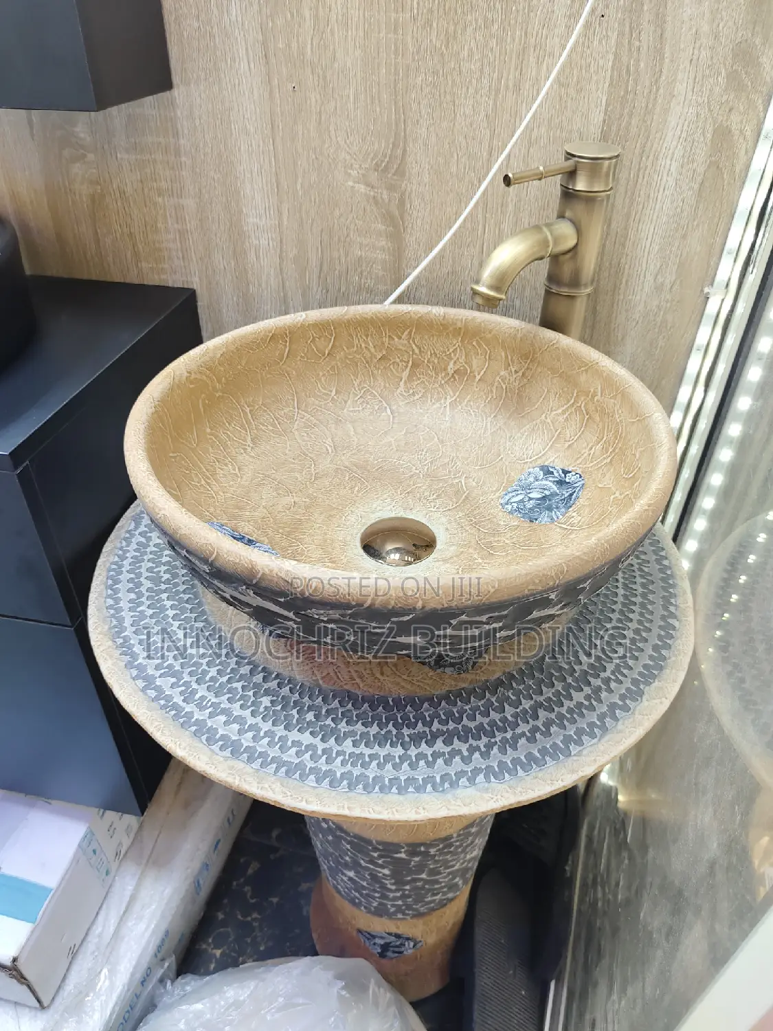 Aesthetic Washing Hand Basin With Mirror