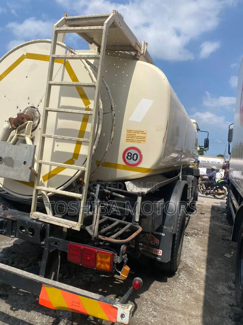 Mercedes Benz German Diesel Tank 15,000,000 Liters