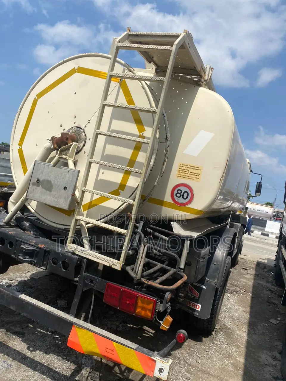 Mercedes Benz German Diesel Tank 15,000,000 Liters