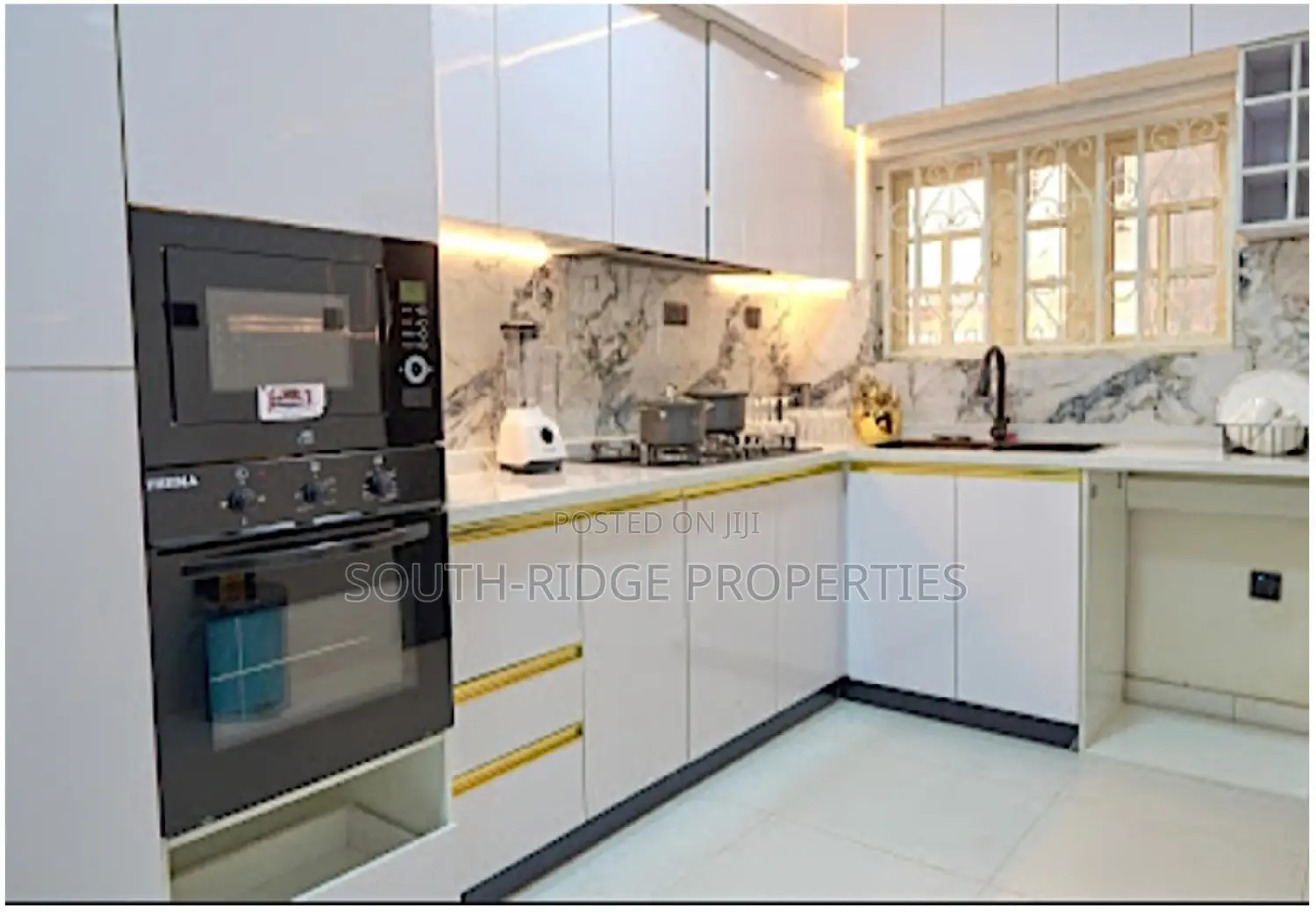 Luxurious Tastefully Furnished 3-bedroom + Gazebo