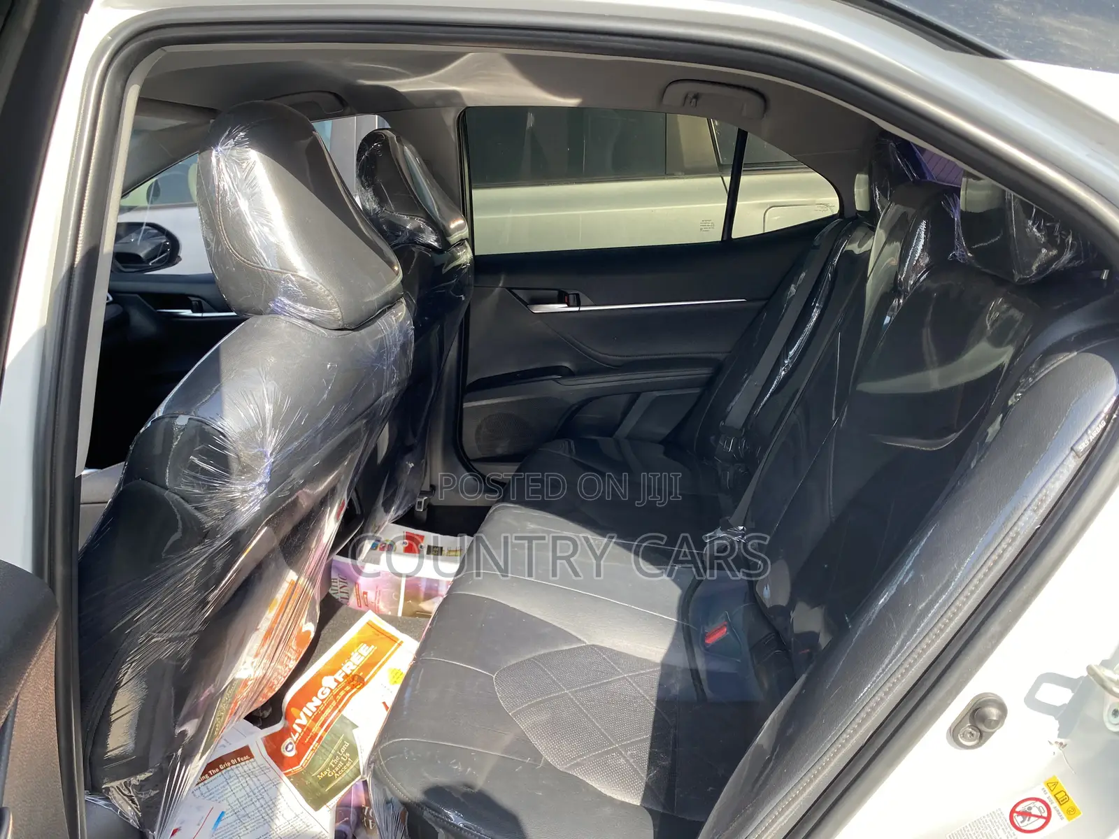 Toyota Camry XLE FWD (2.5L 4cyl 8AM) 2018 Off white