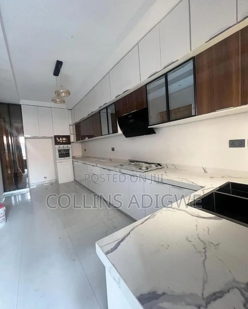 3bdrm Apartment in Victoria Island for sale
