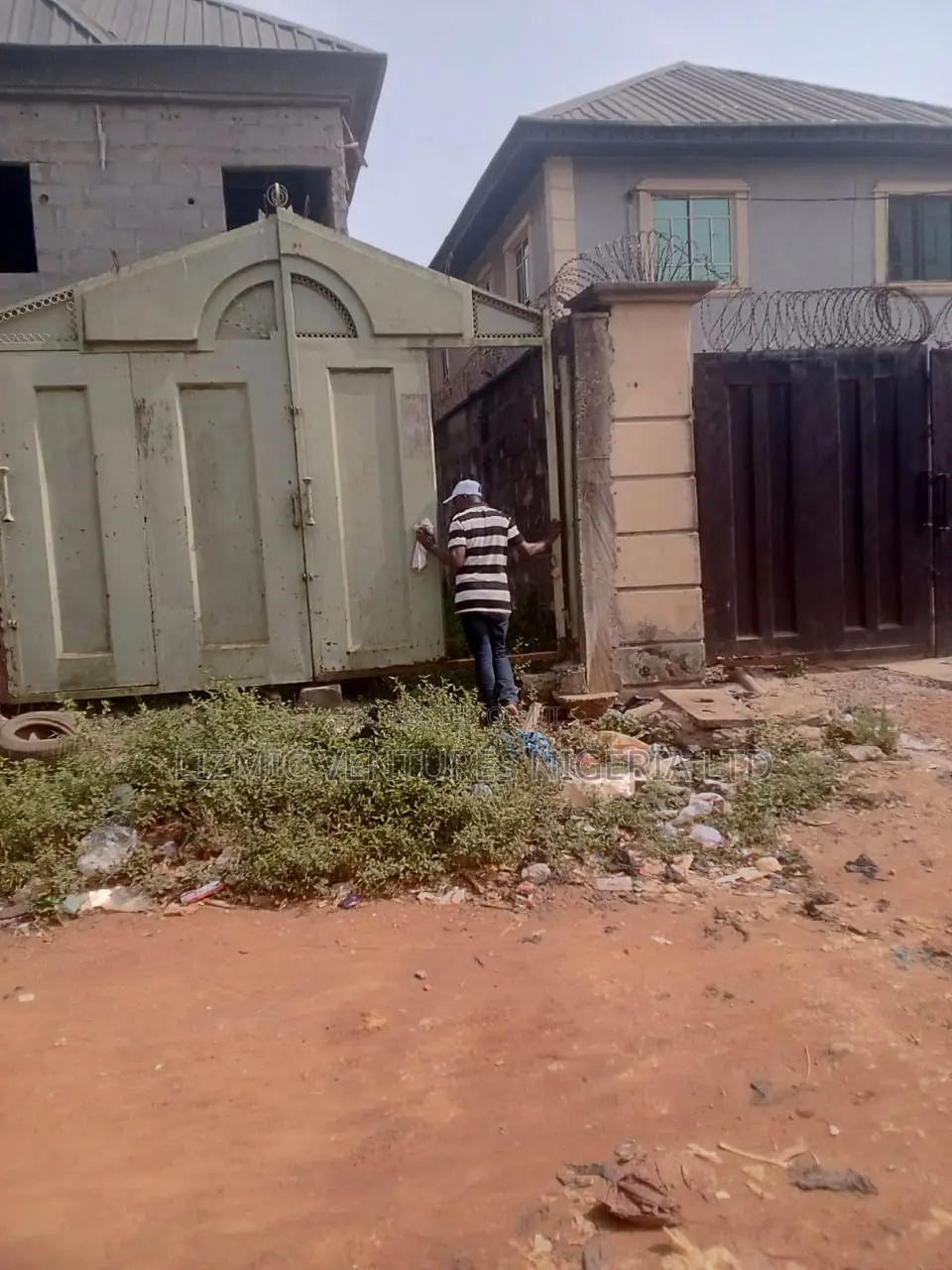 2bdrm Block of Flats in Agric Rd, Igando / Ikotun/Igando for sale