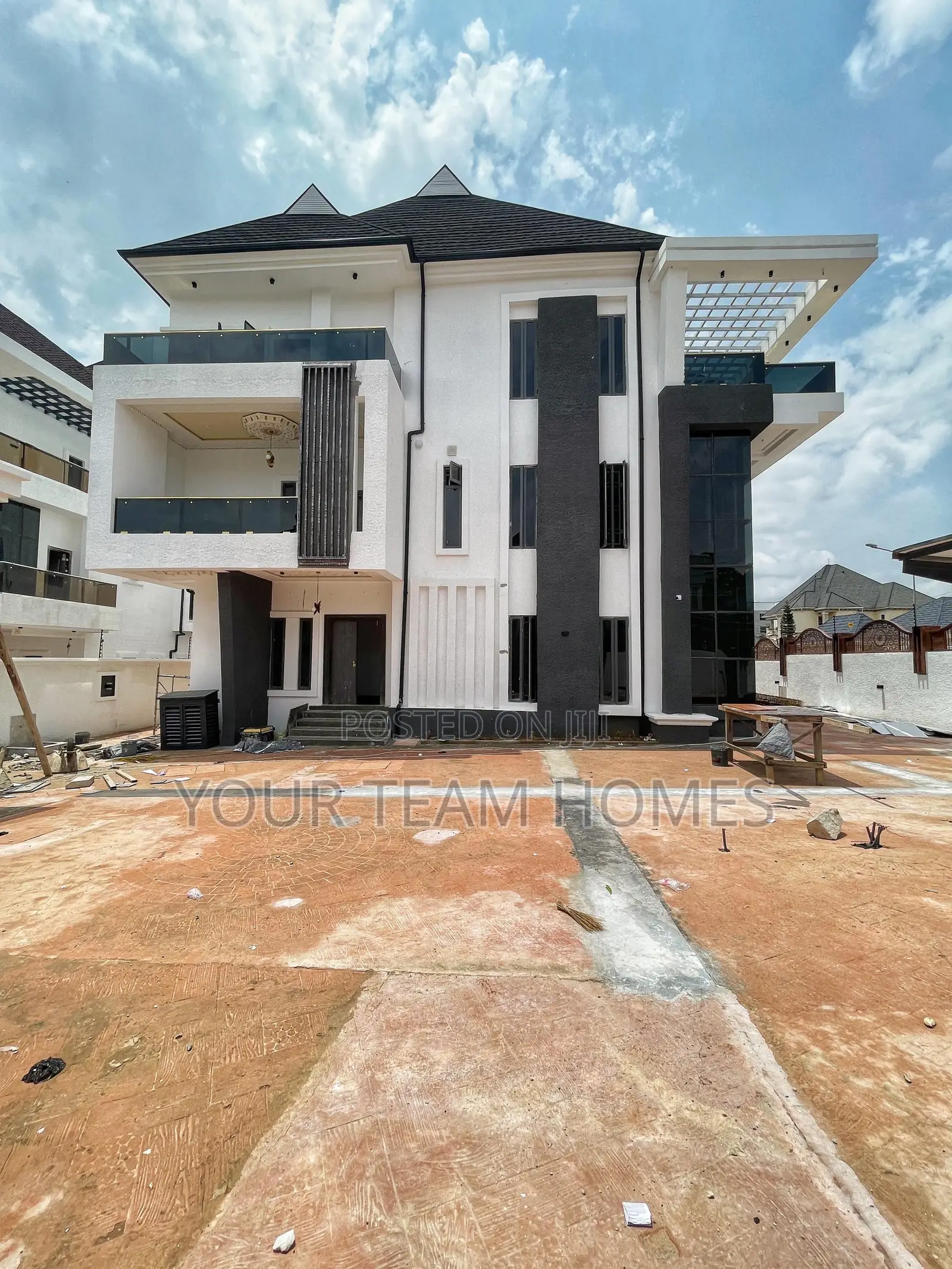 8bdrm Mansion in Guzape for sale