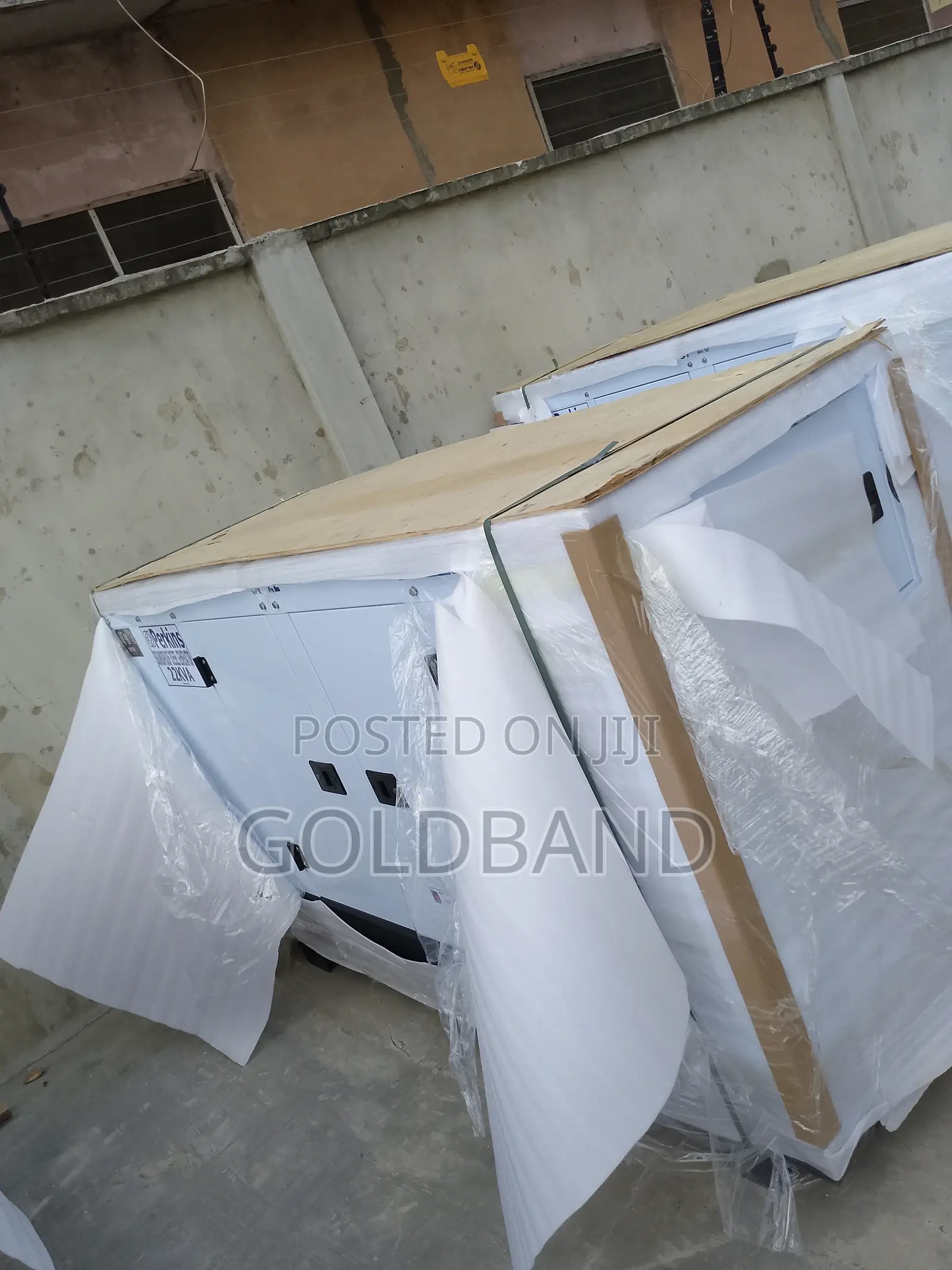 Bestselling Perkins 22 Kva DIESEL Generator (Soundproof)