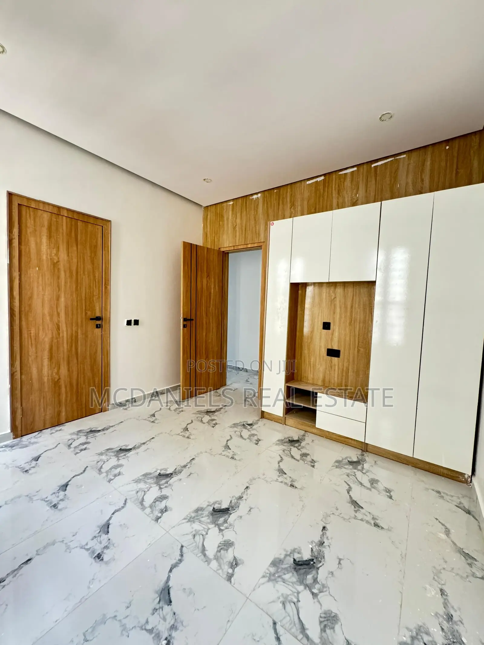 5bdrm Duplex in Ologolo for sale